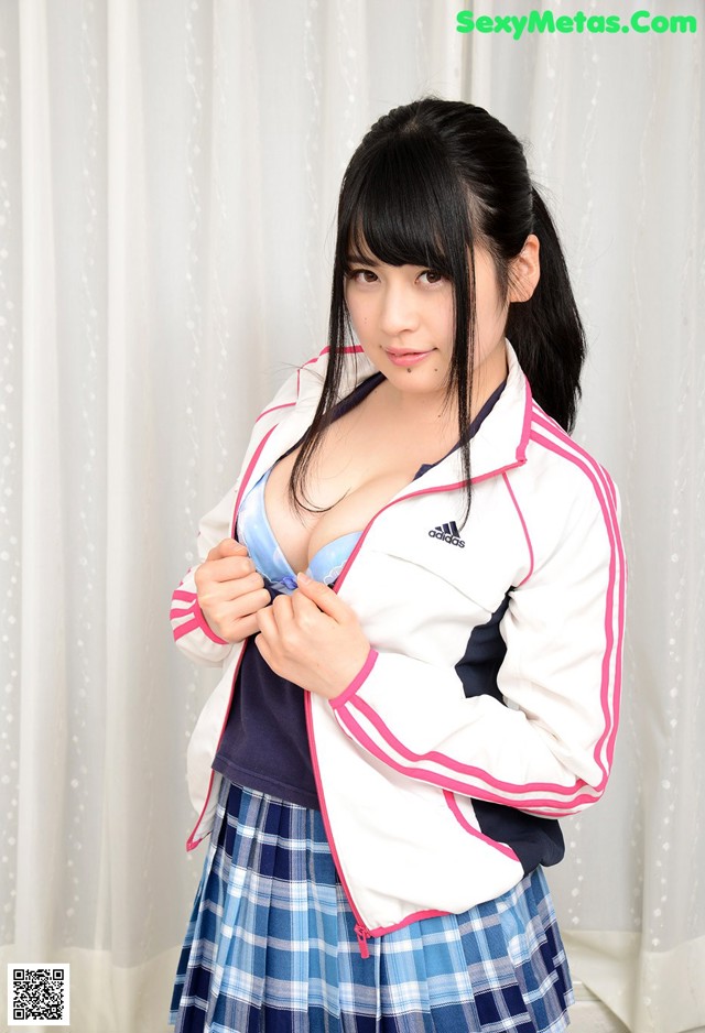 Maina Yuri - Queen Scene Screenshot No.fd2c9e