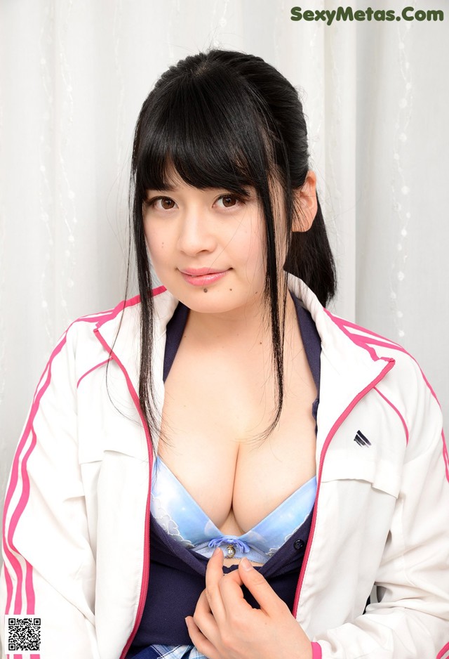 Maina Yuri - Queen Scene Screenshot No.fd2c9e